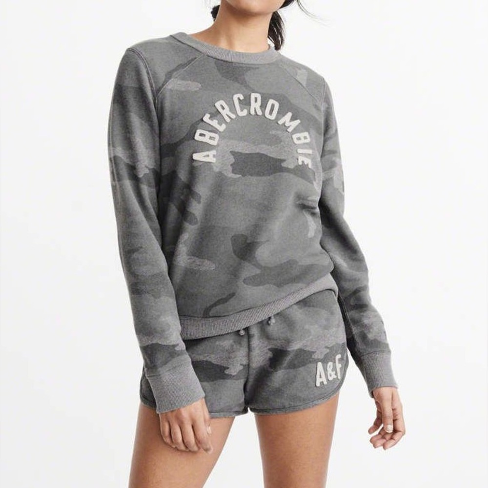 2 Piece Matching Set Abercrombie & Fitch Camo Grey Shorts Sweatshirt Size S